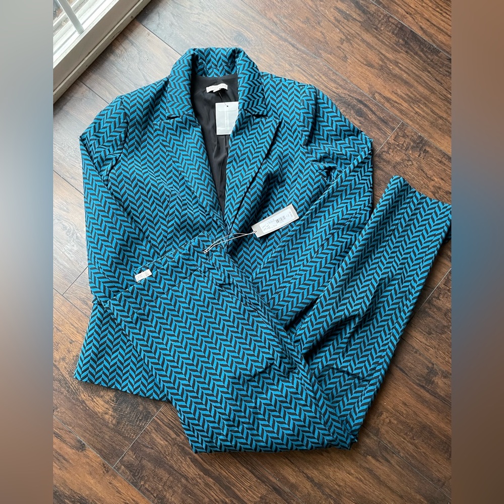 Eva Mendes suit